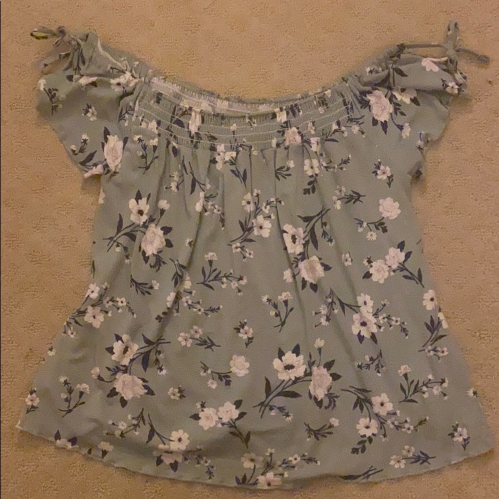 American eagle off the shoulder top!!